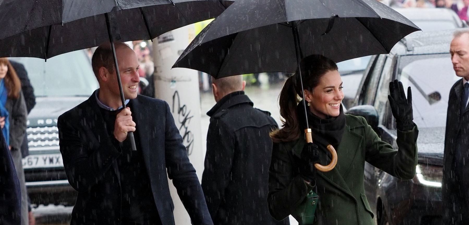 Сент-Эндрюсский университет в Шотландии Кейт Миддлтон. Kate Middleton in Rainy Day.